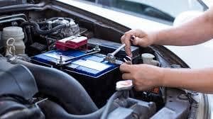 https://wsa-website-assets.s3.amazonaws.com/assets/images/how-to-change-a-car-battery.jpg